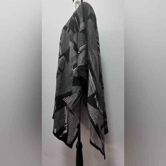 🧣 Chico's Sparkle Plaid Black and Silver Reversible Wrap ✨ - Picture 3 of 9